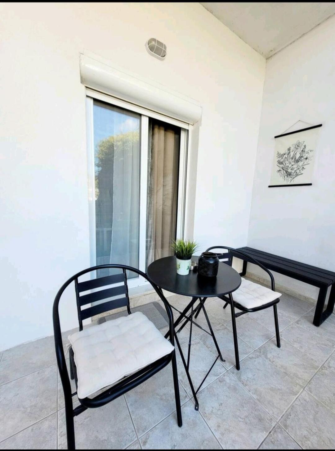 Center River Apartment Florina Bagian luar foto