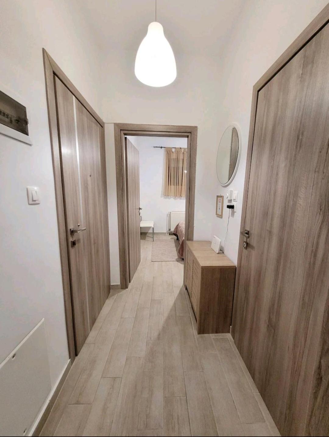 Center River Apartment Florina Bagian luar foto