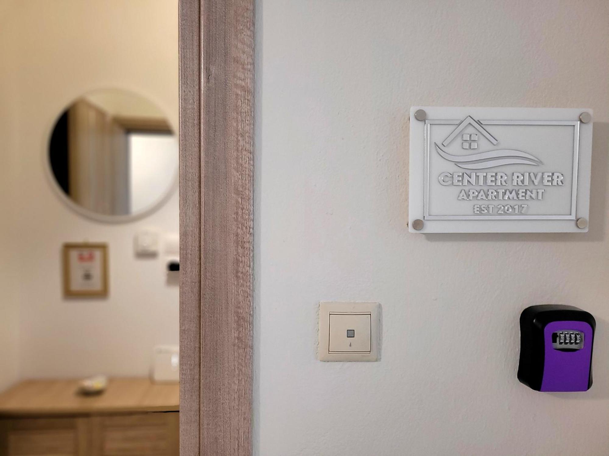 Center River Apartment Florina Bagian luar foto